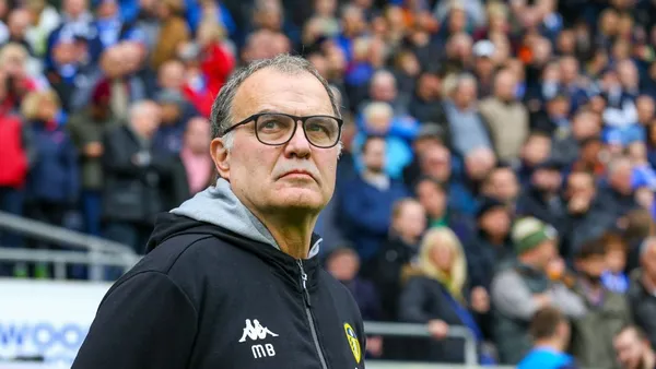 11The Mexican national team is considering the idea of stripping Gerardo Martino from his position, with the possibility that Marcelo Bielsa will enter his replacement.