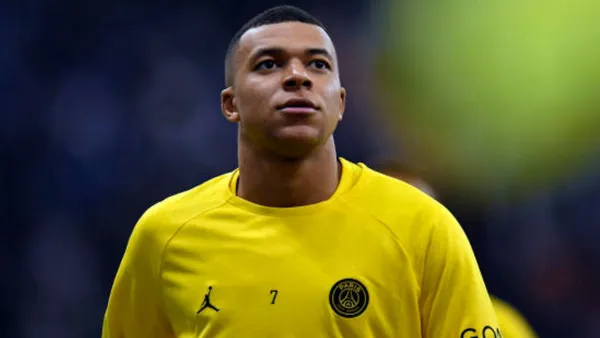 A camera closely followed the Frenchman, who regretted the score of his teammate at PSG