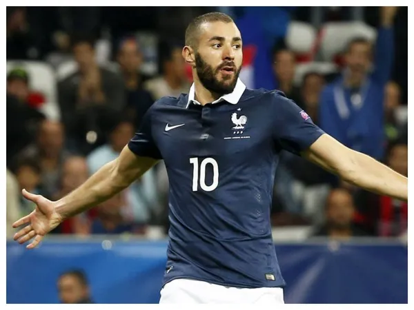 A coach who had Karim Benzema under him received a serious accusation from the Real Madrid striker and revealed he will never forget it.