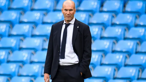 A famous coach took the risk to leave from his position in order to become the new boss at Real Madrid. But his destination could be another one.