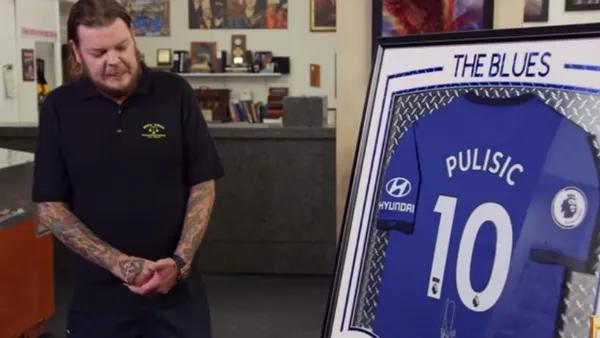 A fan of the player brought a jersey autographed by the Chelsea FC and USMNT striker to the program, but they were not very interested in buying it.