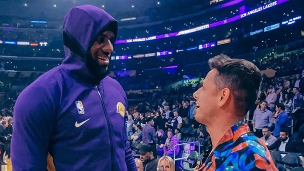 A few days before his debut in the 2021 MLS season, Javier Chicharito Hernández gets ready, drawing inspiration from LeBron James.