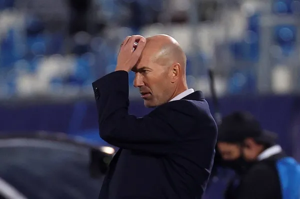 A midfielder from Real Madrid is looking forward to a move to Premier League, as head coach Zidane considers him transferable.