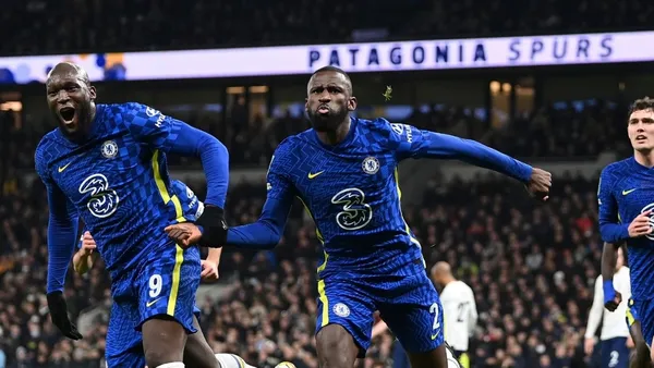 A solo goal from Antonio Rüdiger was enough for Chelsea to beat Tottenham (0-1) in the second leg of the EFL Cup semi-finals.