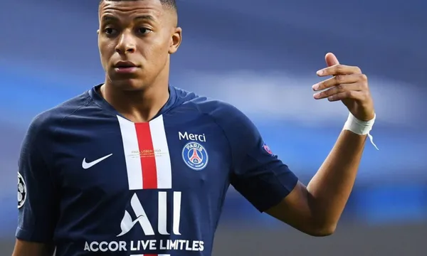 According to 'Daily Mail', the forward asks PSG to match Neymar's salary before renewing. The French club will demand € 200M for his transfer if he does not renew.