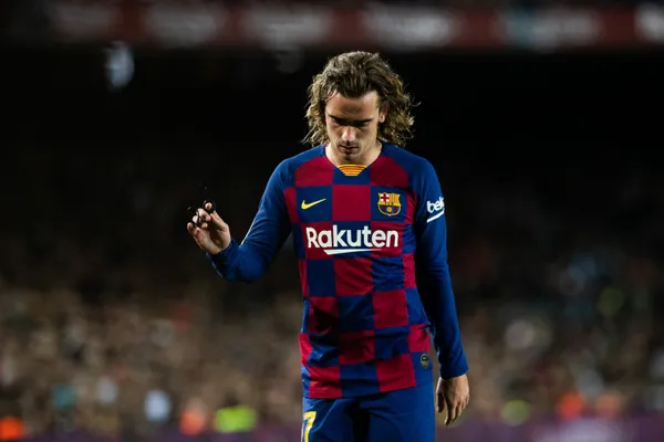 According to what transpired, the French forward asks Barcelona to pay all the money he forgave when the club applied a salary reduction due to the financial crisis of COVID-19.