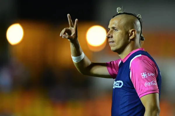 Adolfo "el Bofo Bautista" who was a iconic player with Chivas de Guadalajara will run for el Partido Encuentro Solidario as a federal deputy