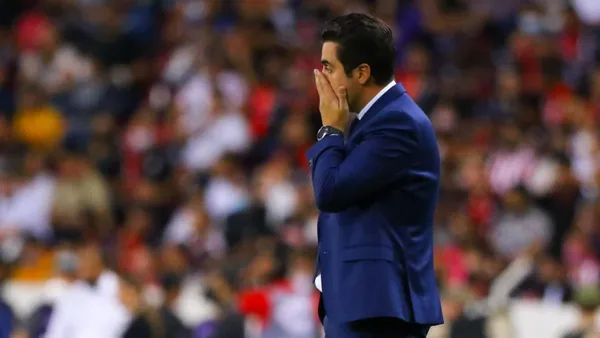 After 3 wins, 5 draws and 5 defeats in the Clausura 2022 Tournament, Chivas fired their coach.