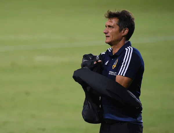 After eight years as a head coach, El Mellizo is having several issues leading Los Angeles Galaxy, last in the western conference.