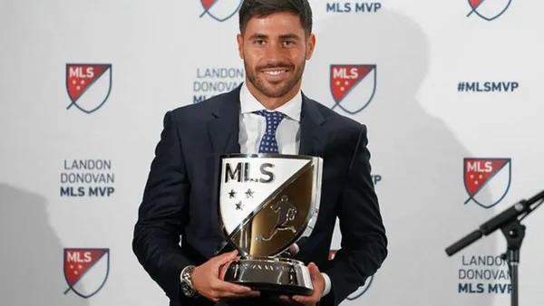 After returning in superstar mode following an Achilles tendon injury, the Spaniard joins the exclusive David Villa and Alejandro Pozuelo club.