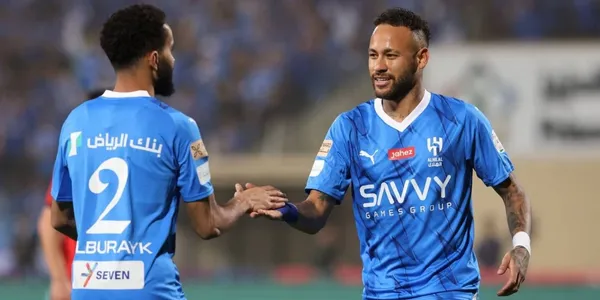 After six games with Al-Hilal, Neymar finally goes out to the pitch.