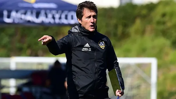 After a terrible negative streak at LA Galaxy, the Argentinian head coach could leave as a Brazilian club is interested in him.