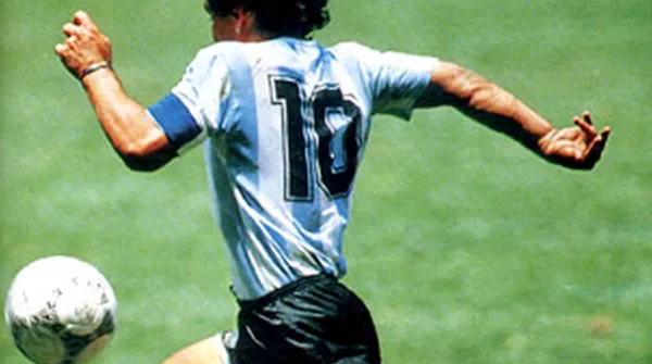 After the death of Diego Maradona, they affirm that an image equal to the silhouette of the Argentine player was seen at night