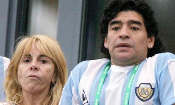 After their divorce, his ex wife Claudia Villafañe took one of the best houses Diego Maradona possessed. It is a exclusive mansion with a millionaire worth.