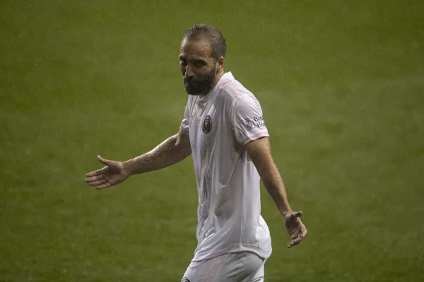 Aged 32, El Pipita is going to possibly be the captain of Diego Alonso's team in the next game, although that may not be a good idea.