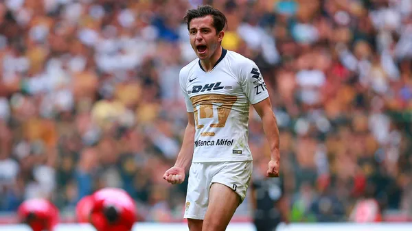 Alan Mozo is one of Mexico's soccer figures, but his sports career is altered by extra-soccer attitudes, which can frustrate his path to a bigger team.