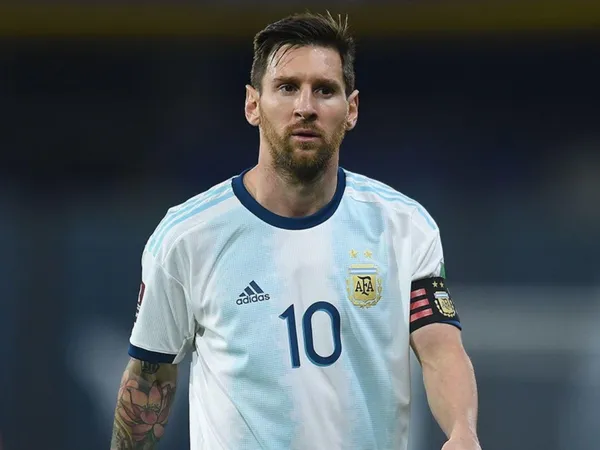 Alejandro González, a Miami airport operator, waited for the attacker "Albiceleste" and managed to have his signature immortalized on his limb. "It is a day that I will never forget," he said.