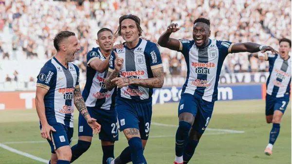 Alianza Lima's player Paolo Guerrero were attacked by their fans after a indscipline crisis - Alianza Lima