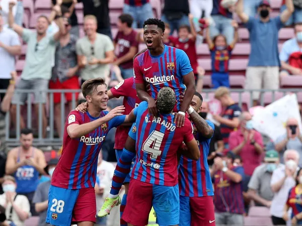 Almost immediately after Gayá's goal, Barça's '10' appeared to continue his scoring streak and, after Depay passed, he took out a 'missile' from outside the area to leave everything the same in Barcelona vs Valencia for LaLiga.