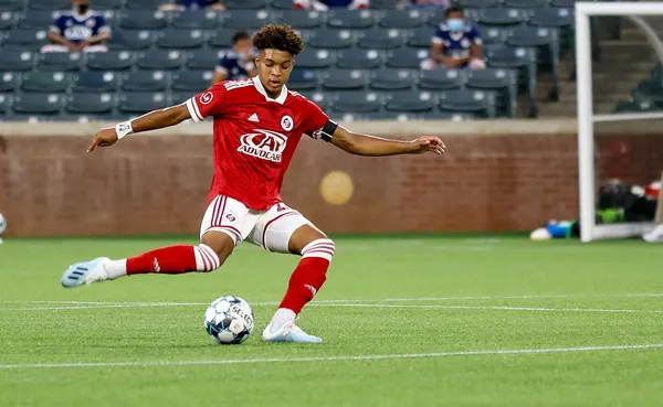 American soccer keeps showing its potential, and a wonderkid signed for a European powerhouse where he will learn of the best.