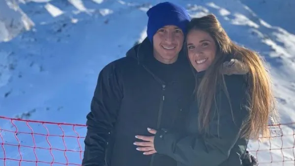 Andrés Guardado and Sandra de la Vega together manage the foundation of the Betis player.