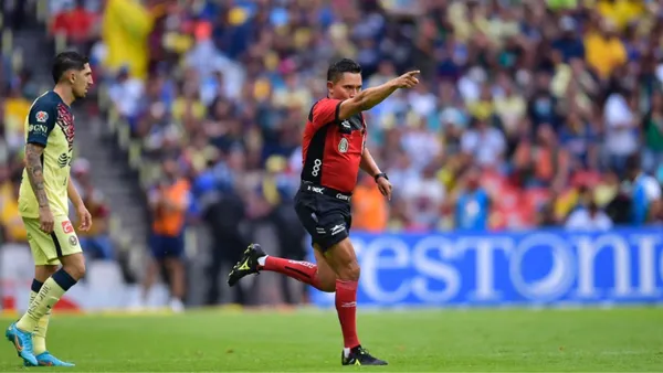 Antony Silva stopped the first kick of Diego Valdés.