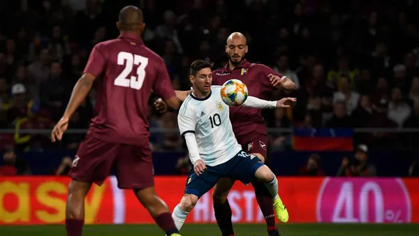 Argentina played a comfortable match against Venezuela and ended up winning 3 to 1. Lionel Messi suffered a terrible kick in the first half, then everything about the match.
