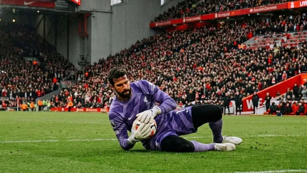 Arne Slot is confident he can count on Alisson Becker for the match against Tottenham Hotspur.