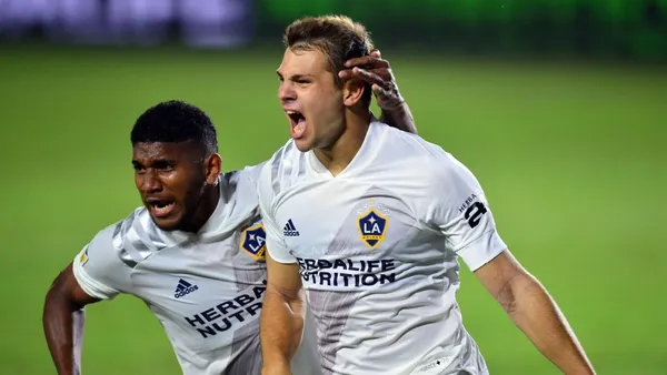 Barros Schelotto celebrates: Los Angeles Galaxy returned to victory after seven games in MLS. They beat Vancouver Whitecaps 1-0 in the final at home.