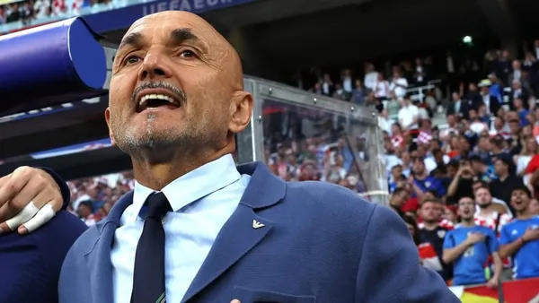 Battle for Chiesa: Slot and Spalletti Clash. Photo: Instagram