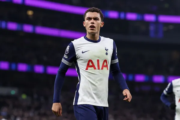 Before the end of the first half, the Welshman came on to put Spurs on top.