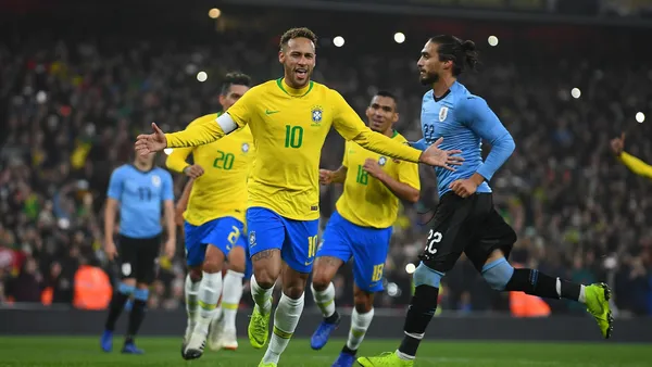 Brazil beats Uruguay 1-0, with a goal from Neymar. In this way, he opens the scoring against a difficult opponent, at 10 minutes. Will he double his score?