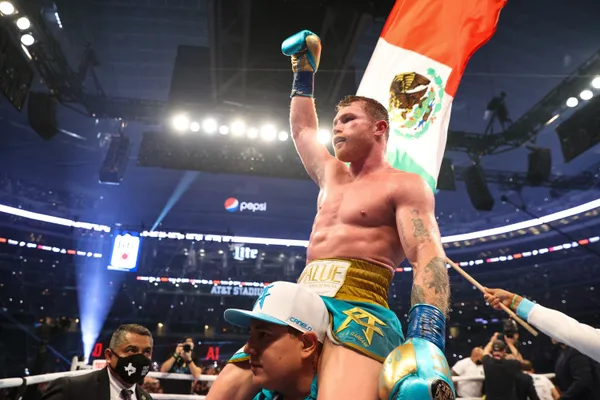 Canelo Álvarez took just one week off after his win over Avni Yildirim and before starting to prepare for Billy Joe Saunders. What did you do on your mini-vacation?