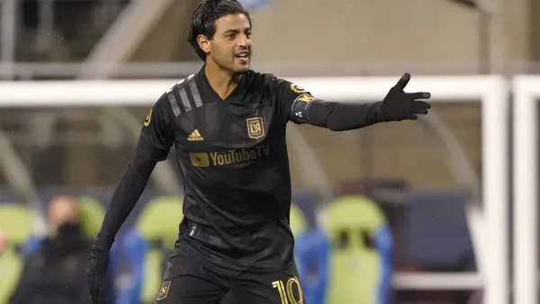 Carlos Vela is a Mexican player who played for Chivas Guadalajara and then had his best moments at Arsenal in England. He also had great performances in the Mexican national team.