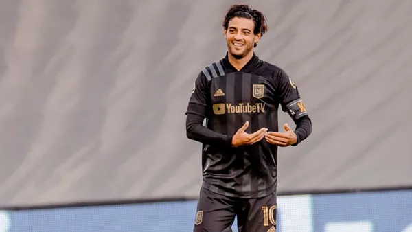 Carlos Vela with the LAFC jersey. (Source: Record)