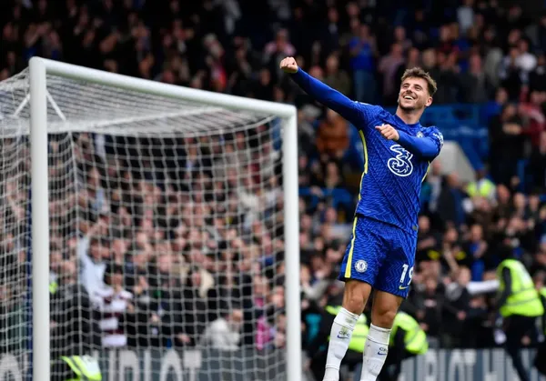 Chelsea academy graduate Mason Mount was the star of the match as Chelsea beat Norwich City 7-0, see how much he makes per week.