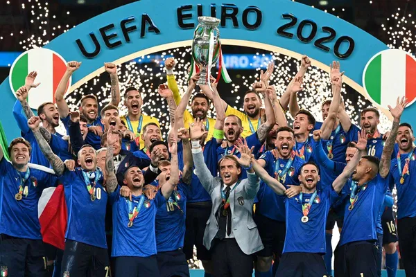 Chelsea looking to sign Federico Chiesa, the Euro 2021 champion striker could join Juventus next season.