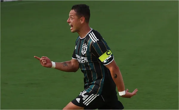 Chicharito Hernández scored a double and became MLS's top scorer with ten touchdowns.