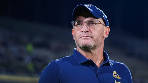 Chivas are looking for a new coach.