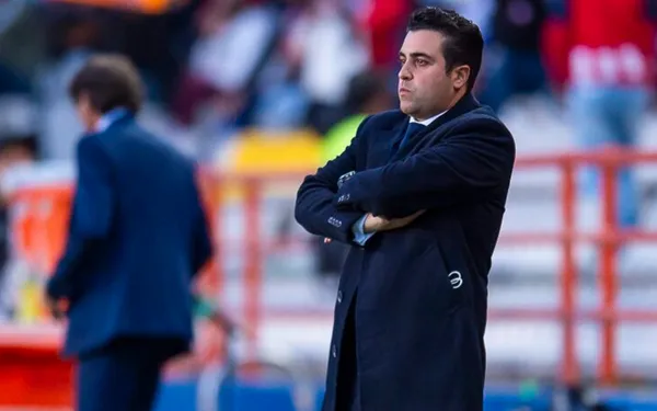 Chivas have won just 4 games with him on the dugout.