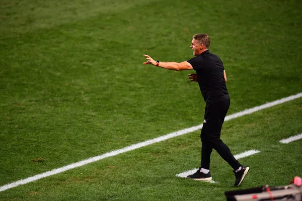 Chris Armas was sacked by the new head of sports and now the NYRD promoted Bradley Carnell to interim head coach. Know him.