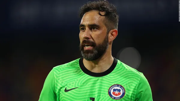 Claudio Bravo, who signed his contract with Real Betis of the First Division of Spain, does not rule out his future arrival in Major League Soccer.