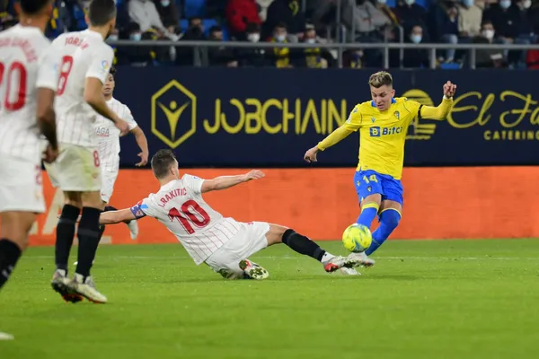 Club América needs someone to complement Roger Martínez.