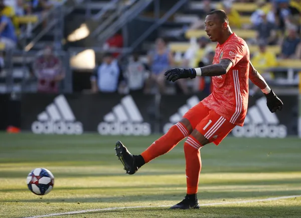 Columbus found the key of its solidity in the inmediatly replacement of a top goalkeeper to another of the same skills or even more.