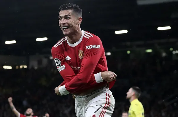 Cristiano Ronaldo debuted a new long-sleeved version of the Manchester United jersey In the win against Villareal. Fans can now buy the new, special jersey from the stores.