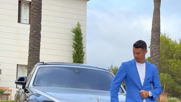 Cristiano Ronaldo showed off the tremendous gift that his Argentine girlfriend Georgina Rodriguez had given him for his birthday last year an AMG G63 Mercedes SUV (Brabus 800) valued at 180000 euros.