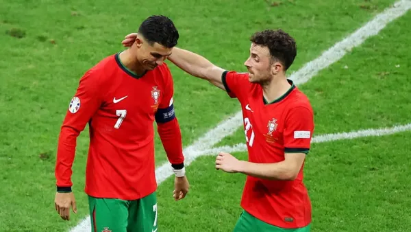 Cristiano Ronaldo y Diogo Jota