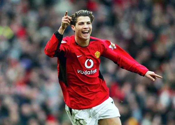 Cristiano Ronaldo's second chance at Manchester United is taken as a fairy tale, as a great sense of belonging of the player to an institution in which he could shine and became known on the football planet.