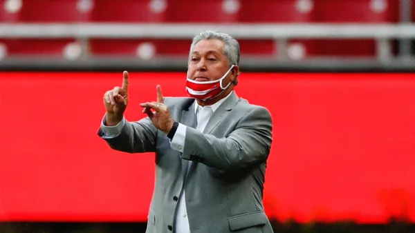 Cruz Azul defeated Chivas and generated a crisis in the local squad, after fans asking for an urgent resignation.