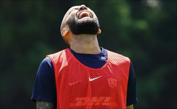 Dani Alves lauds his ex-teammates but has a preference for one over the other.
